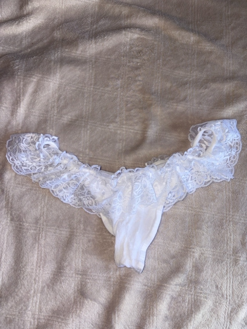 White Lace Off-Shoulder Bralette and Bikini Set - Picture 3 of 4